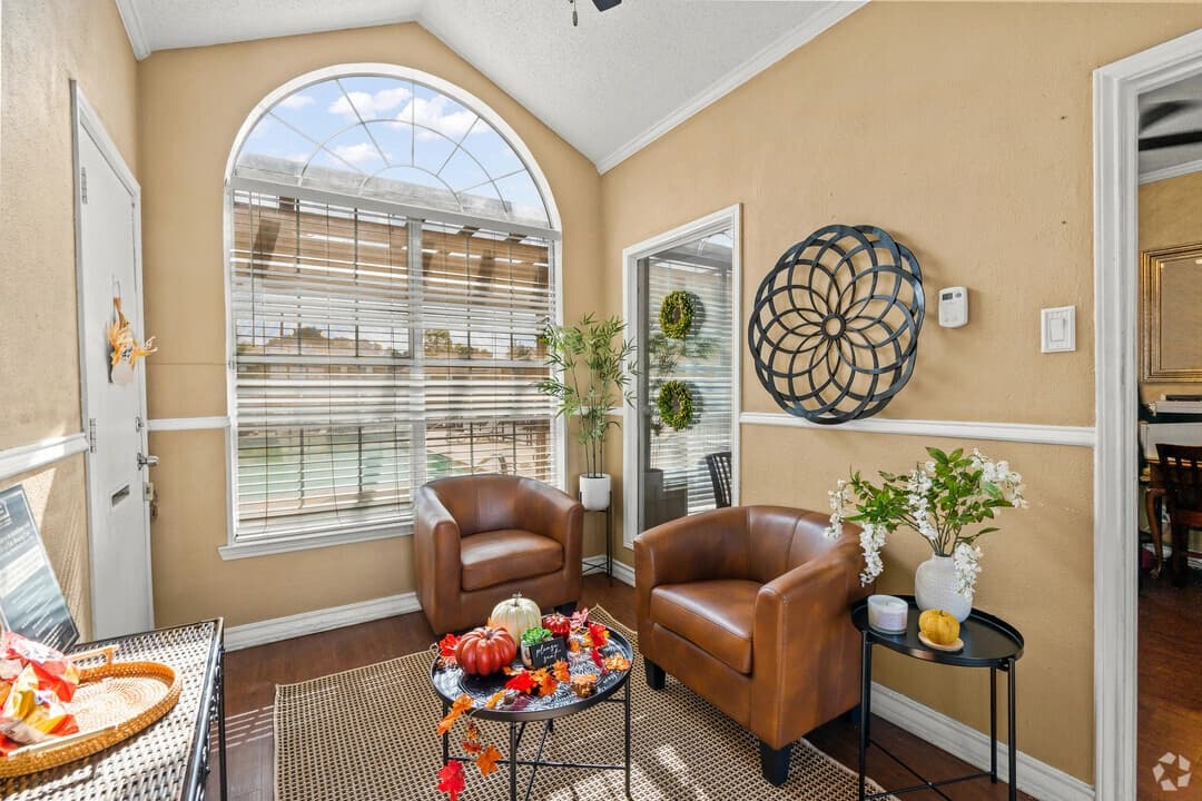 Semi-private entry foyers at Valencia Plaza Apartment Homes